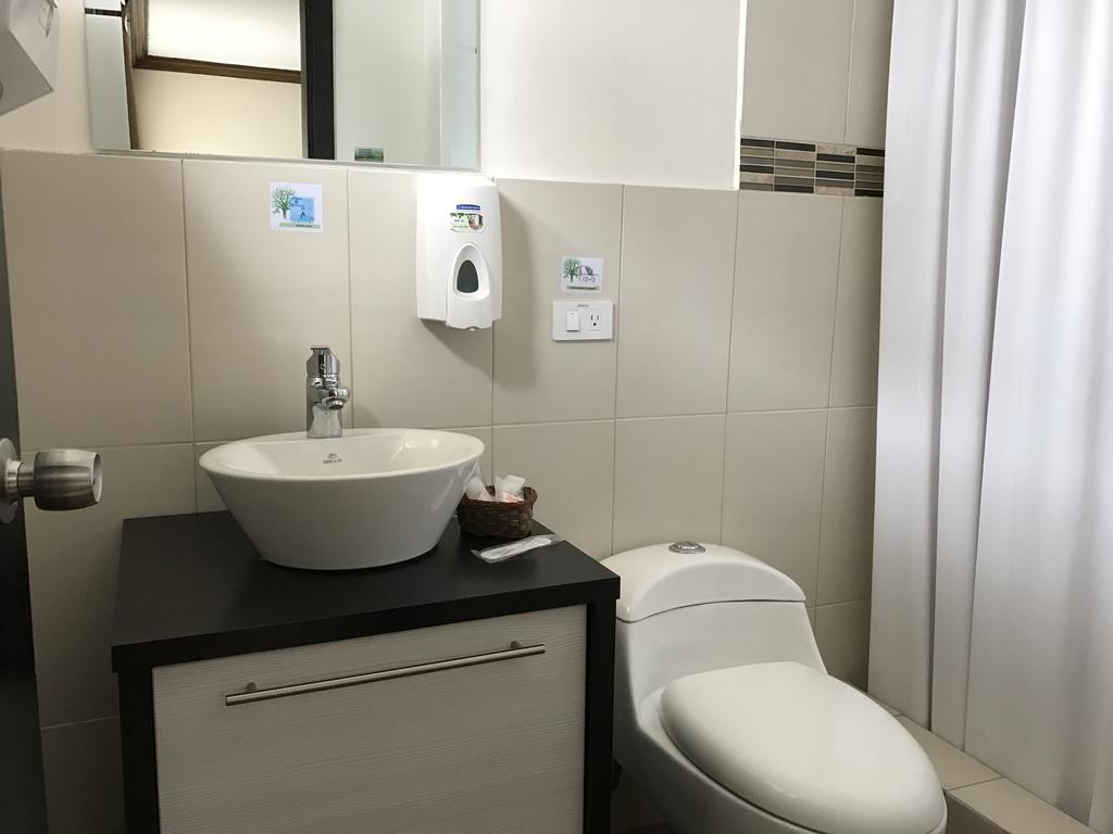 Hotel Villa Lafayette Quito Bagian luar foto